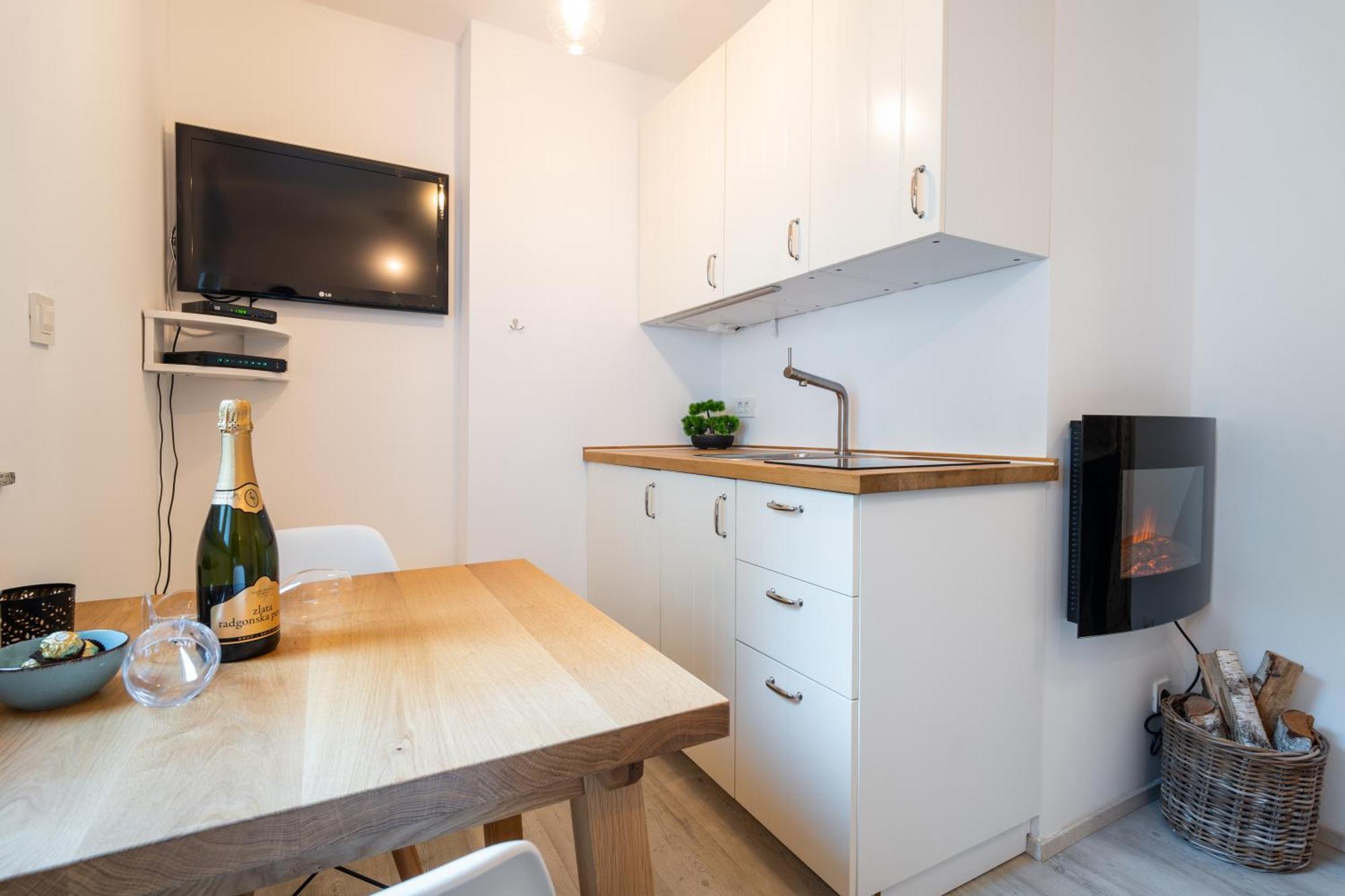 Loyd, - Apartment *