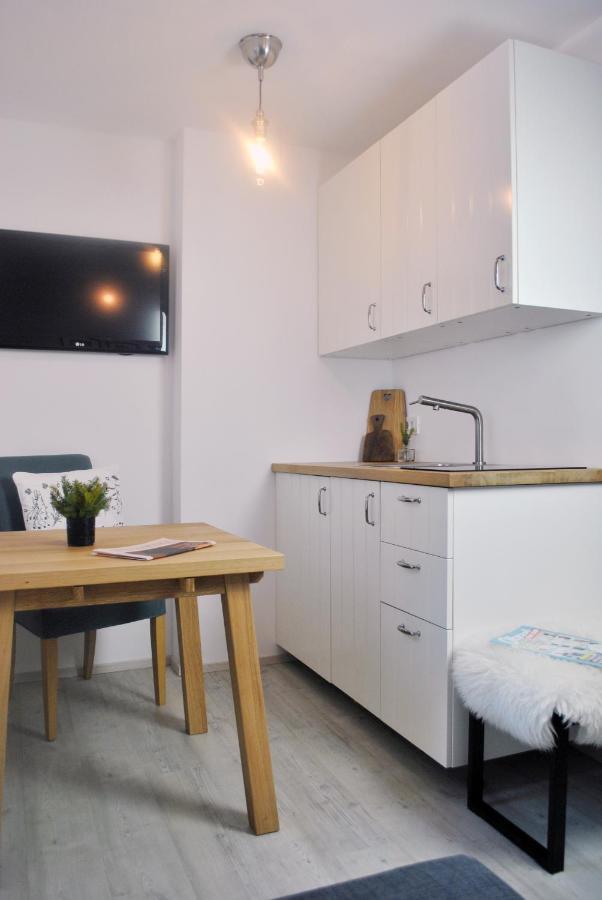 Apartment Loyd, - *